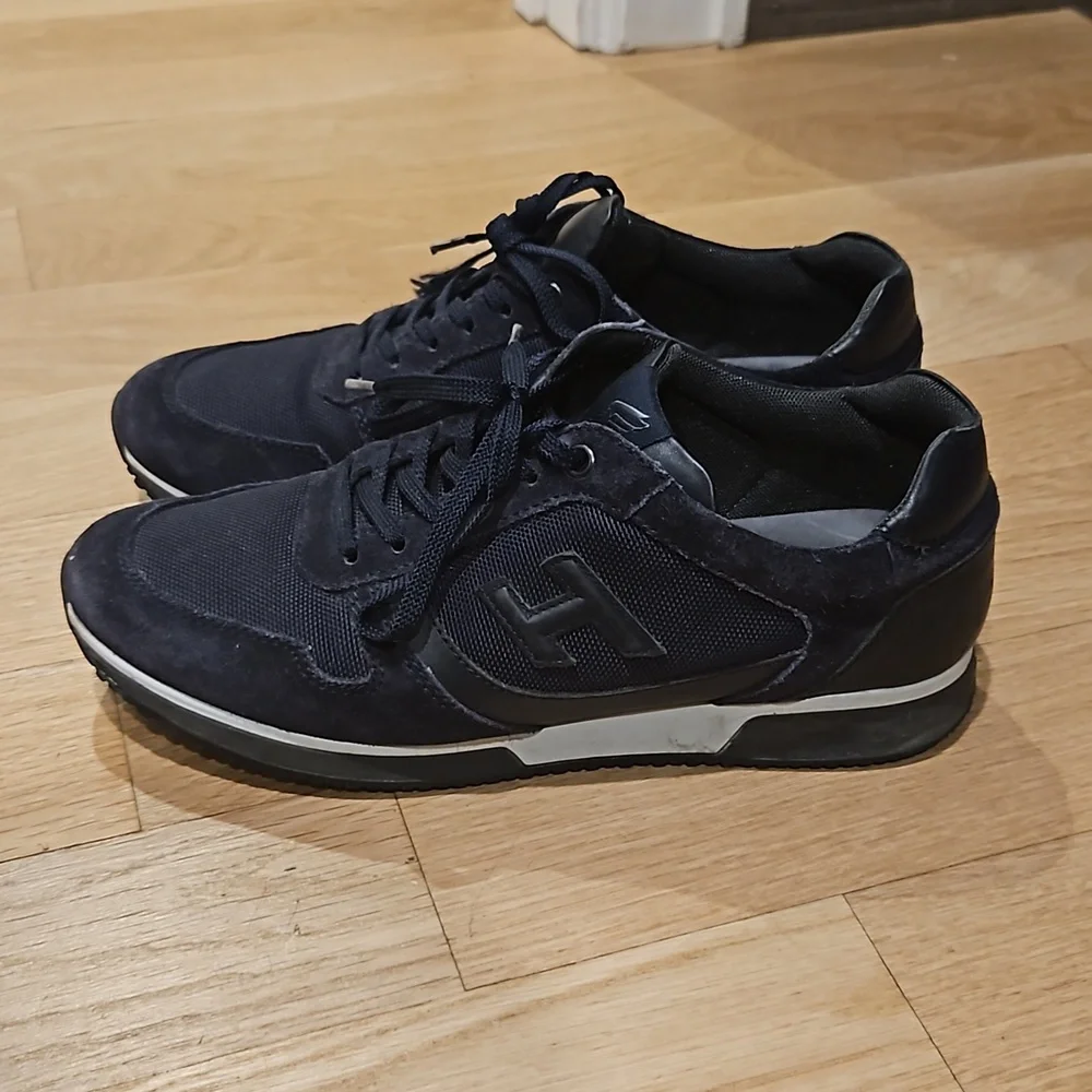 Hogan size 7 navy sneakers. Very good condition
